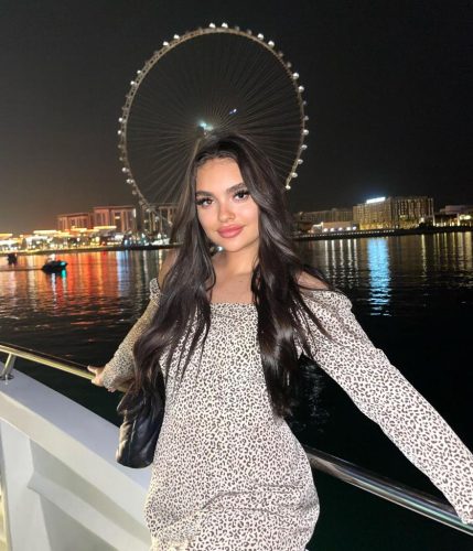 Эскортница Вика